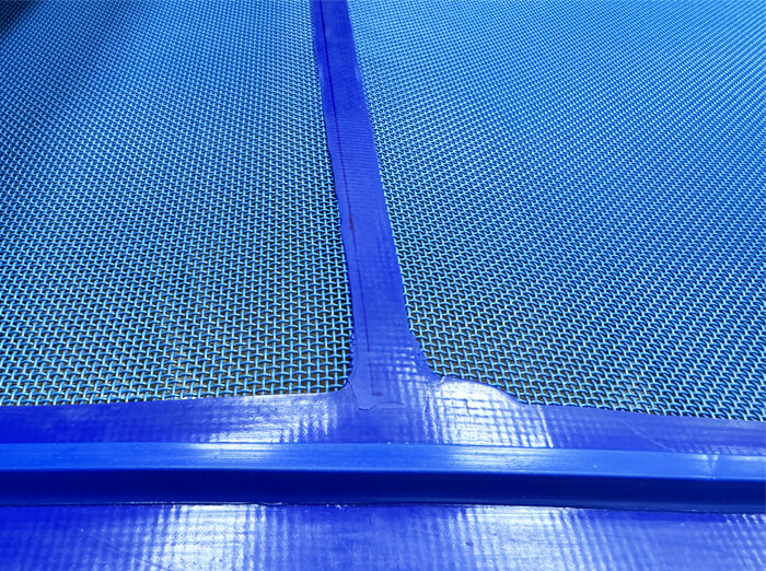 Polyester dewatering mesh belt with weft reinforcement